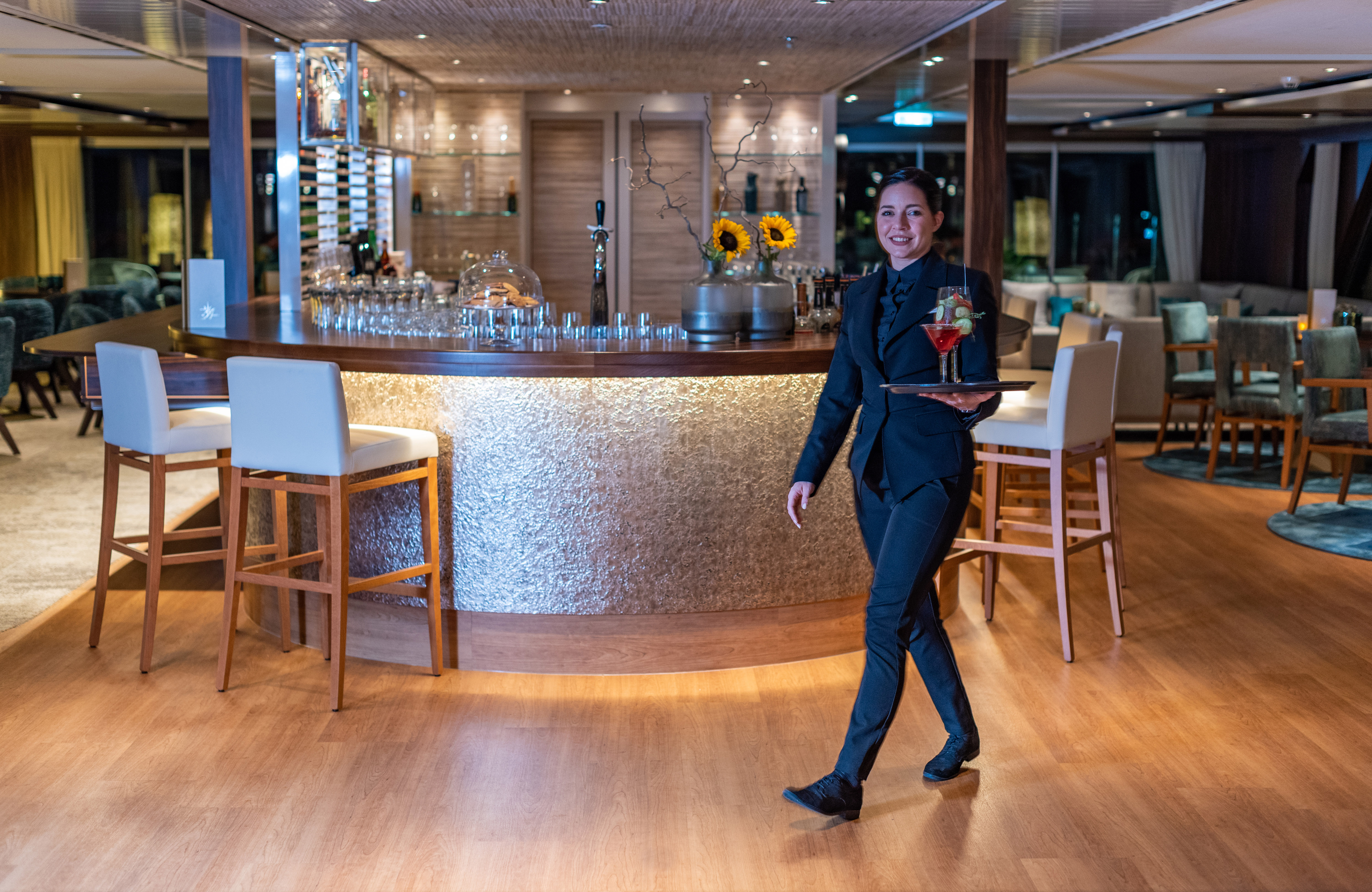 Amadeus River Cruises - Amadeus Star - Entertainment - Bar River Terrace 2.jpg